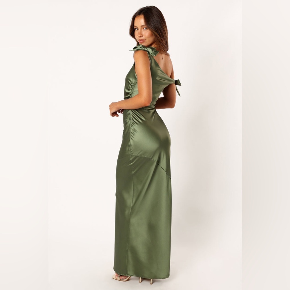 Petal & Pup Selma Off Shoulder Olive Dress size S B610 - Picture 3 of 5